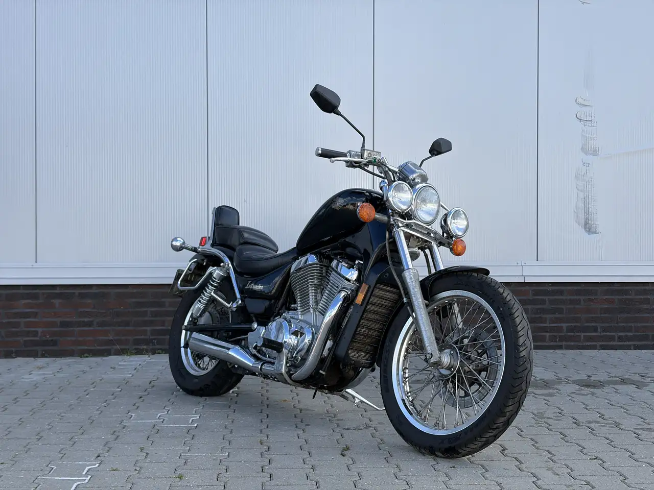 Suzuki VS 700
