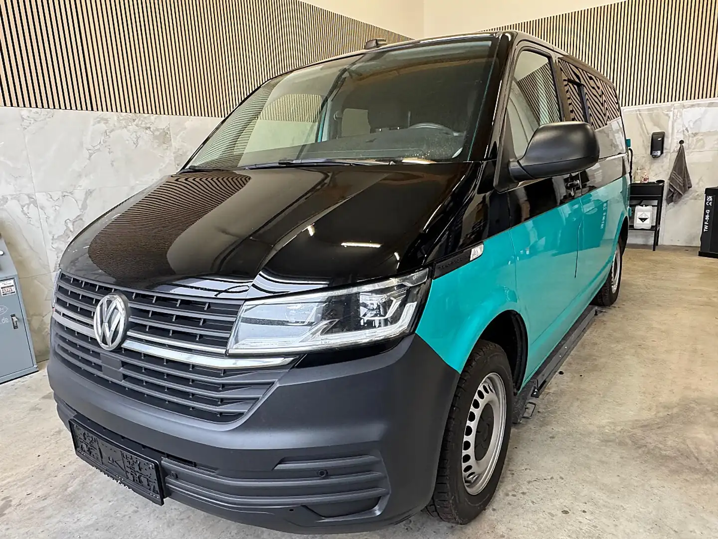 Volkswagen Sonstige T6.1 Kleinbus KR 2,0 TDI 4Motion Flügel 1.Besit... Grün - 2