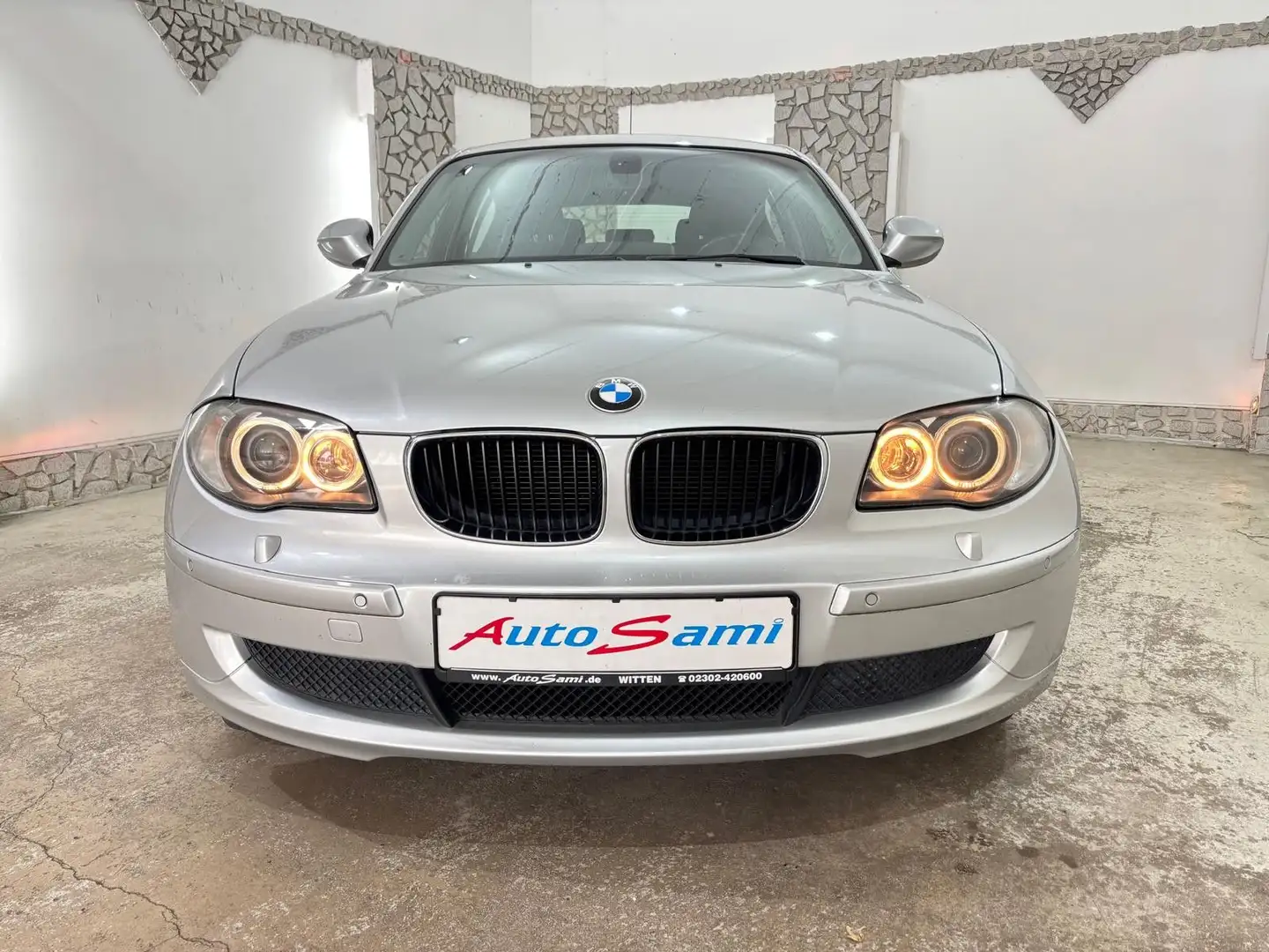 BMW 120 i AUTOMATIK NAVI XENON EINPARKHILFE TOP Silber - 2