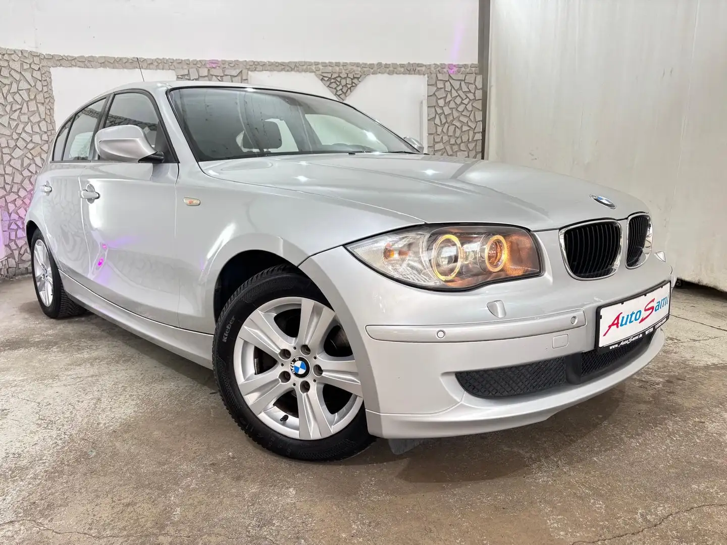 BMW 120 i AUTOMATIK NAVI XENON EINPARKHILFE TOP Silber - 1
