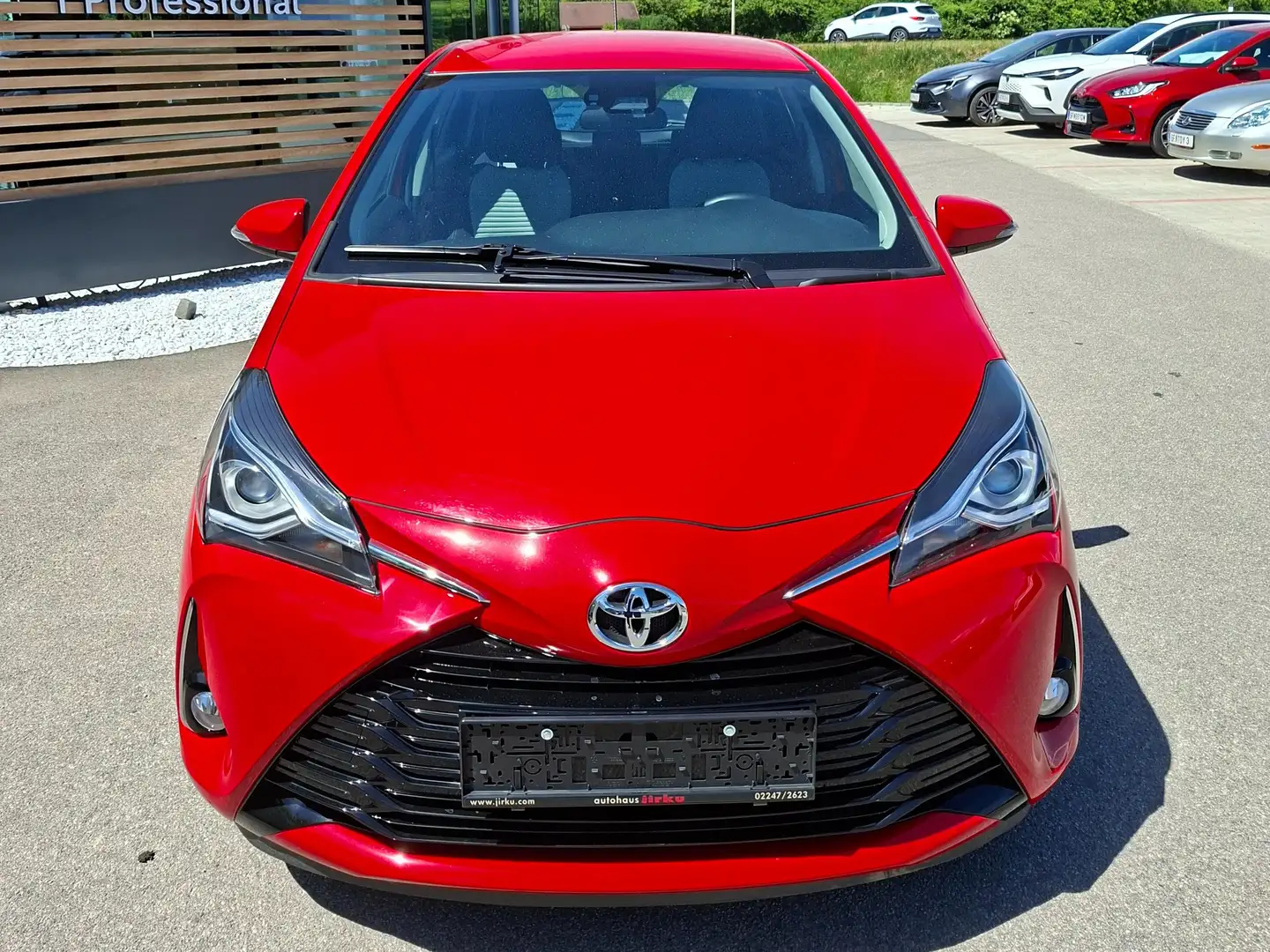 Toyota Yaris Yaris 1,5 VVT-ie Active mit Designpaket Rot - 2