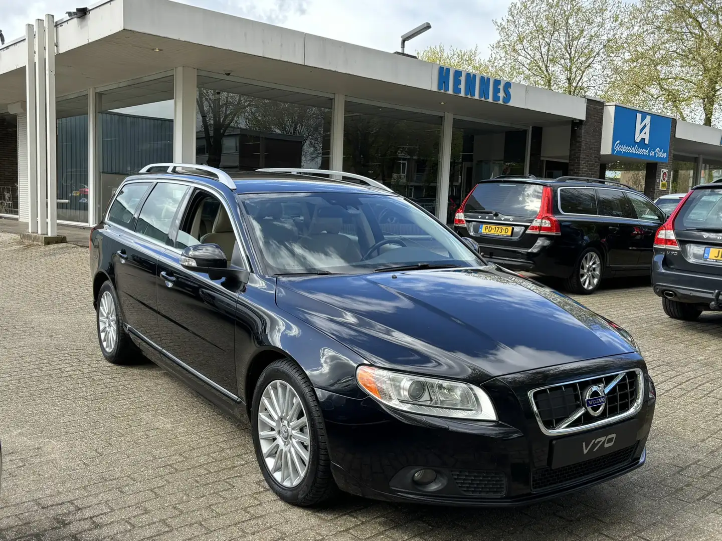 Volvo V70 2.5T Aut Summum Driver Support BTW voordeel €750,- Zwart - 1