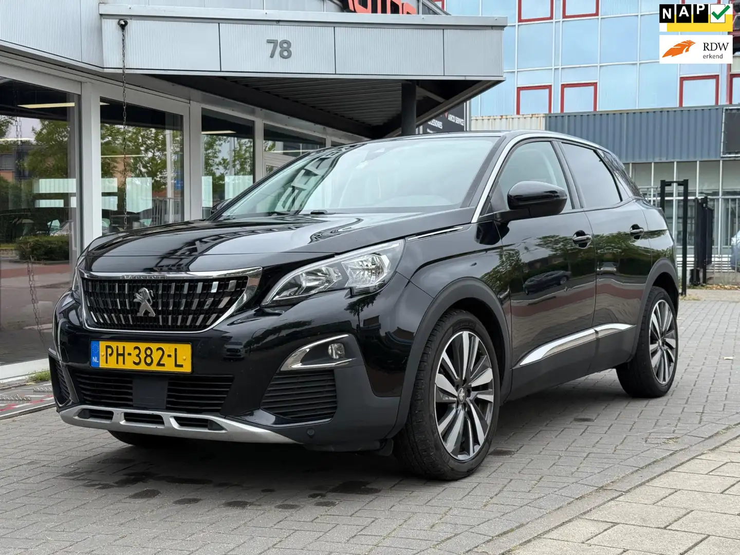 Peugeot 3008 1.2 PureTech Allure Noir - 1