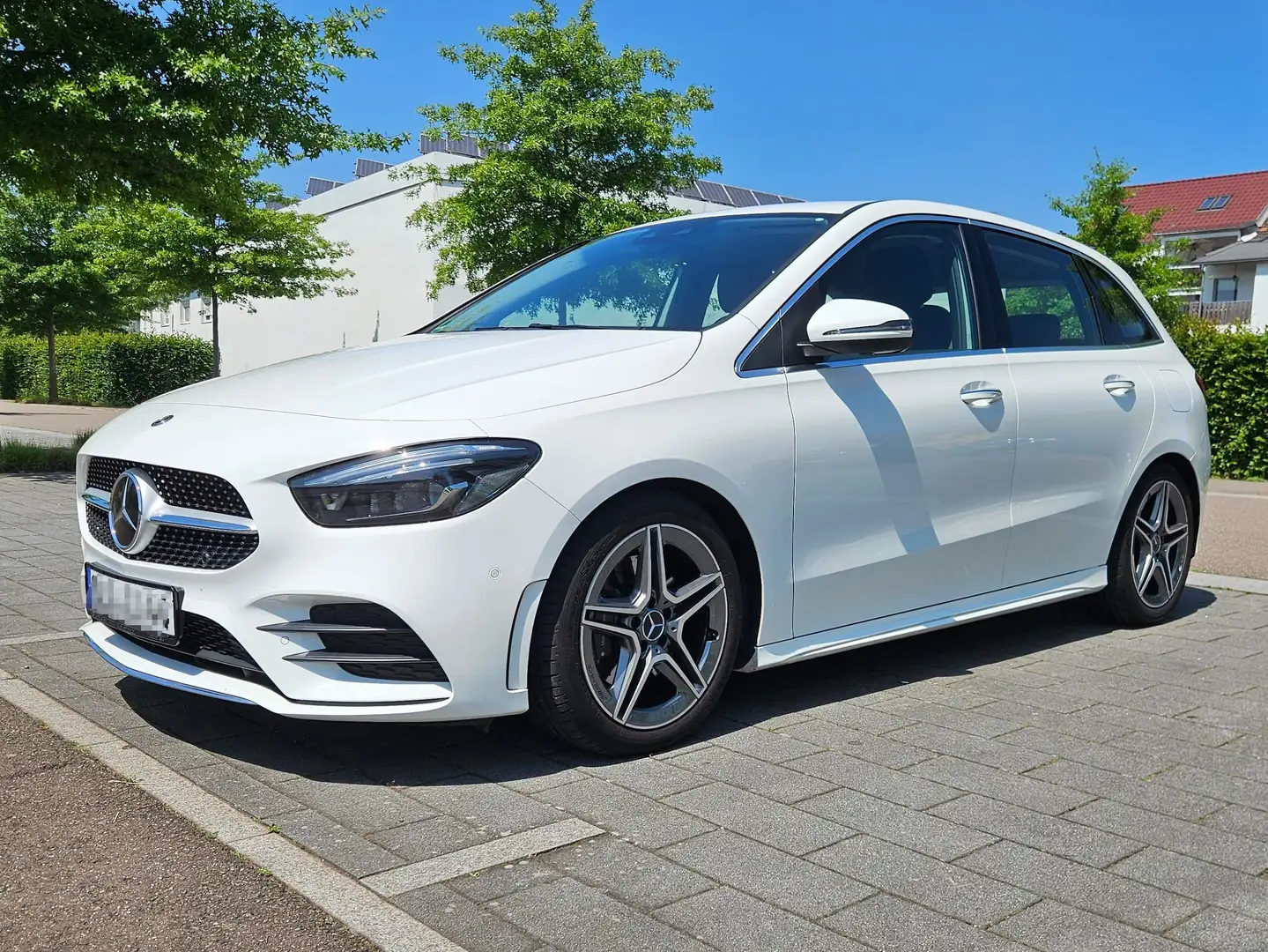 Mercedes-Benz B 220 AMG Line Standheizung Distronic PLUS Ambientelicht Weiß - 1