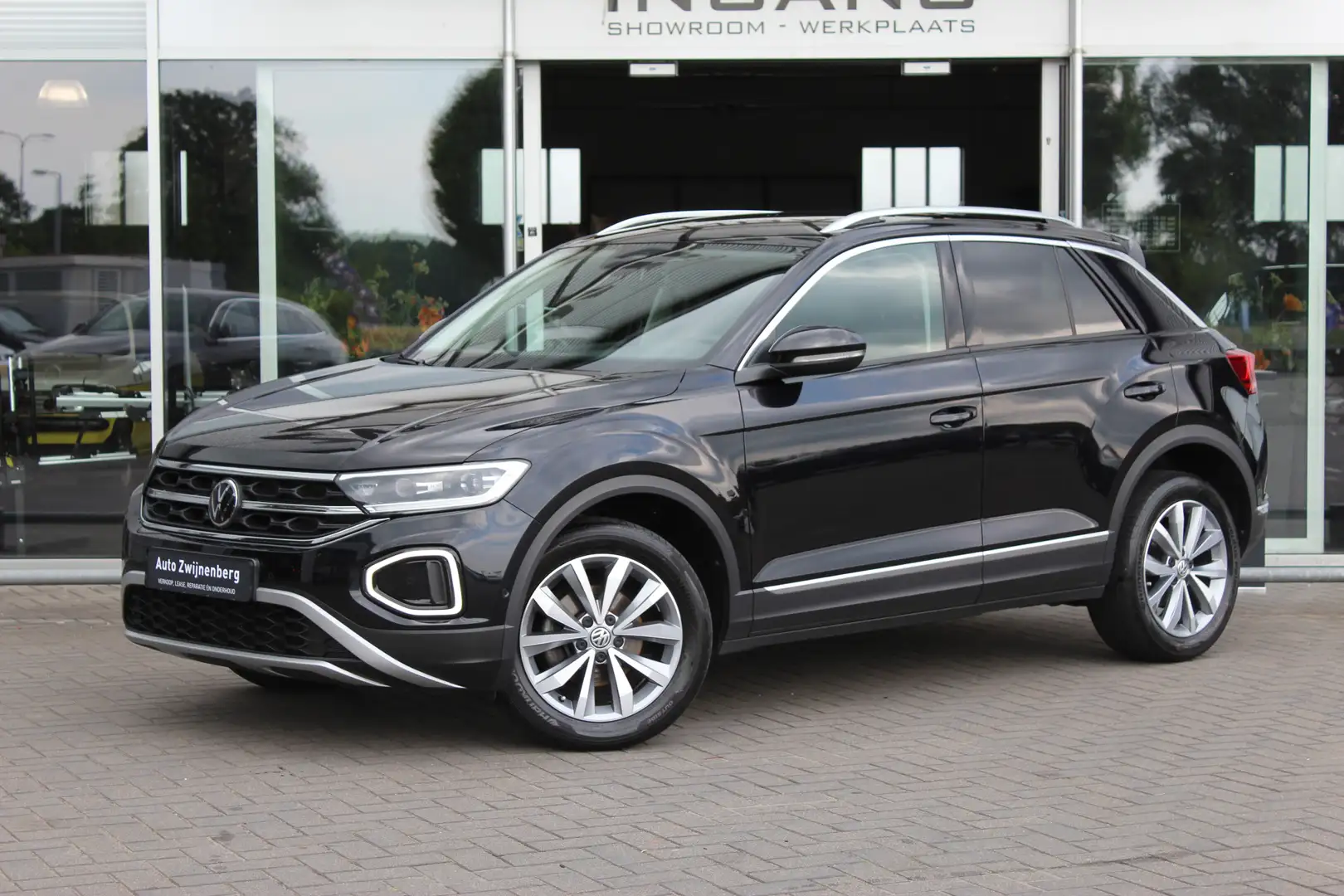 Volkswagen T-Roc 1.5 TSI Style | Carplay | Trekhaak | Cruise | Zwart - 1
