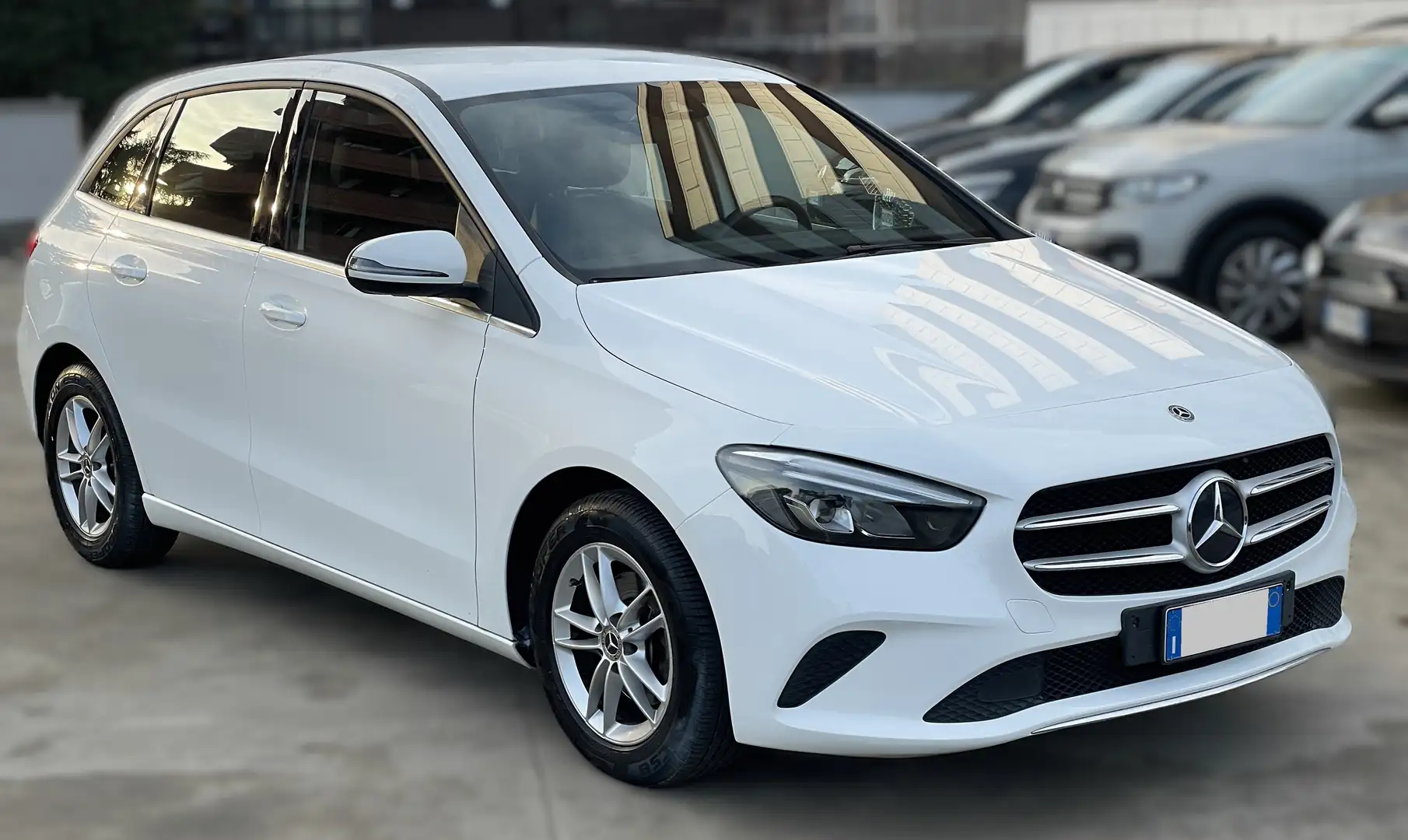 Mercedes-Benz B 180 B 180 d Sport auto Biały - 1