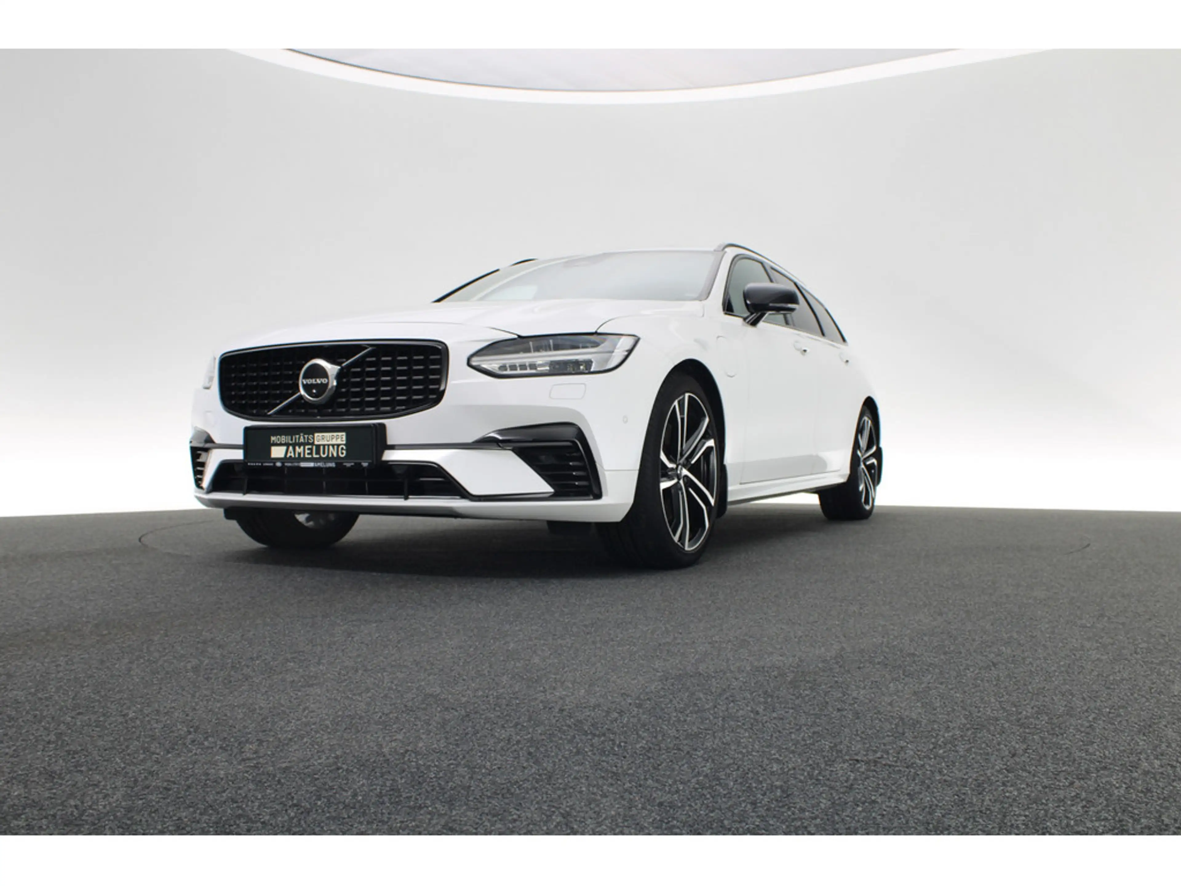 Volvo V90 Kombi 2.0 R Design Recharge Plug-In Hybrid AWD — photo 11