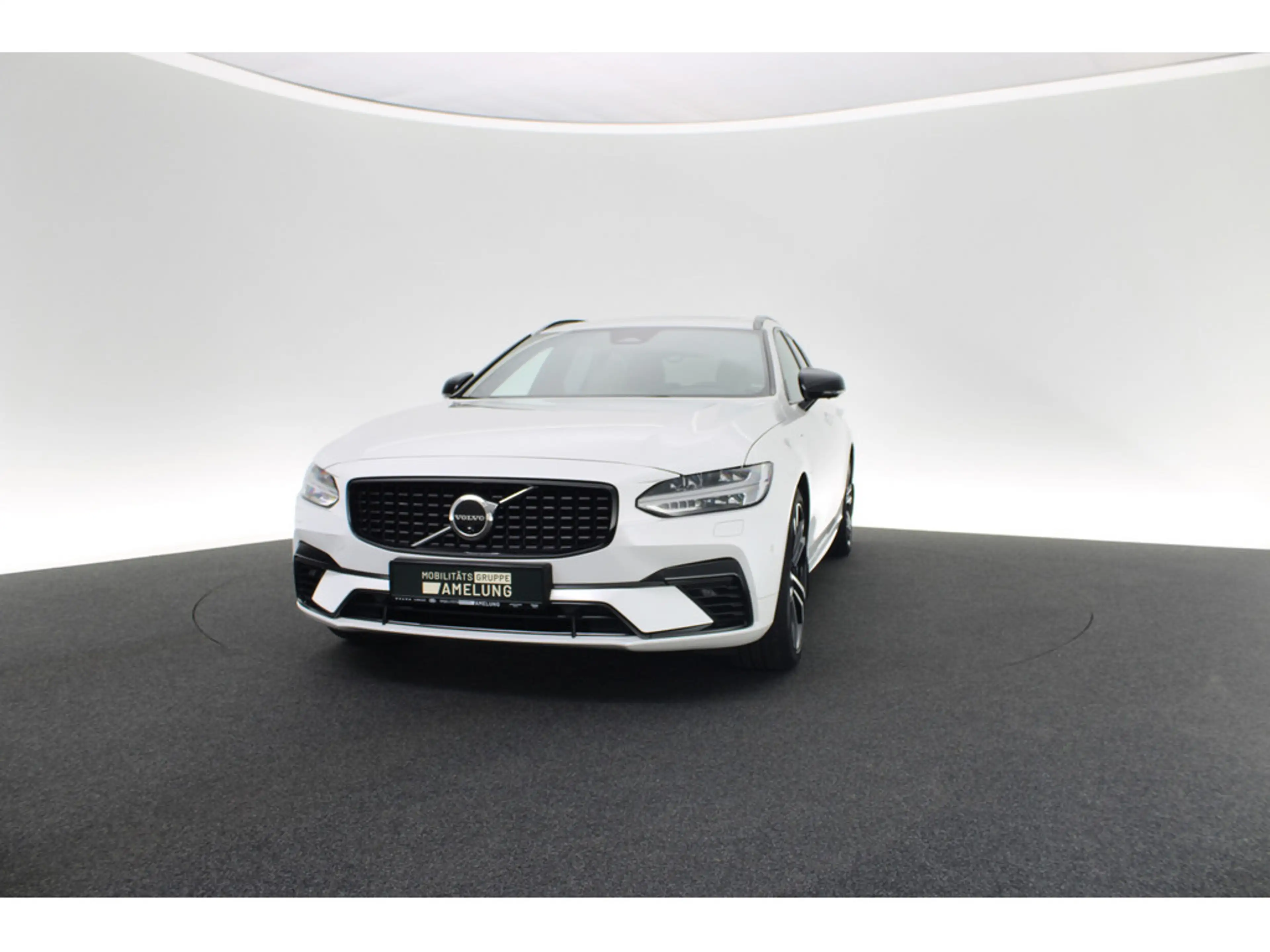 Volvo V90 Kombi 2.0 R Design Recharge Plug-In Hybrid AWD — photo 10