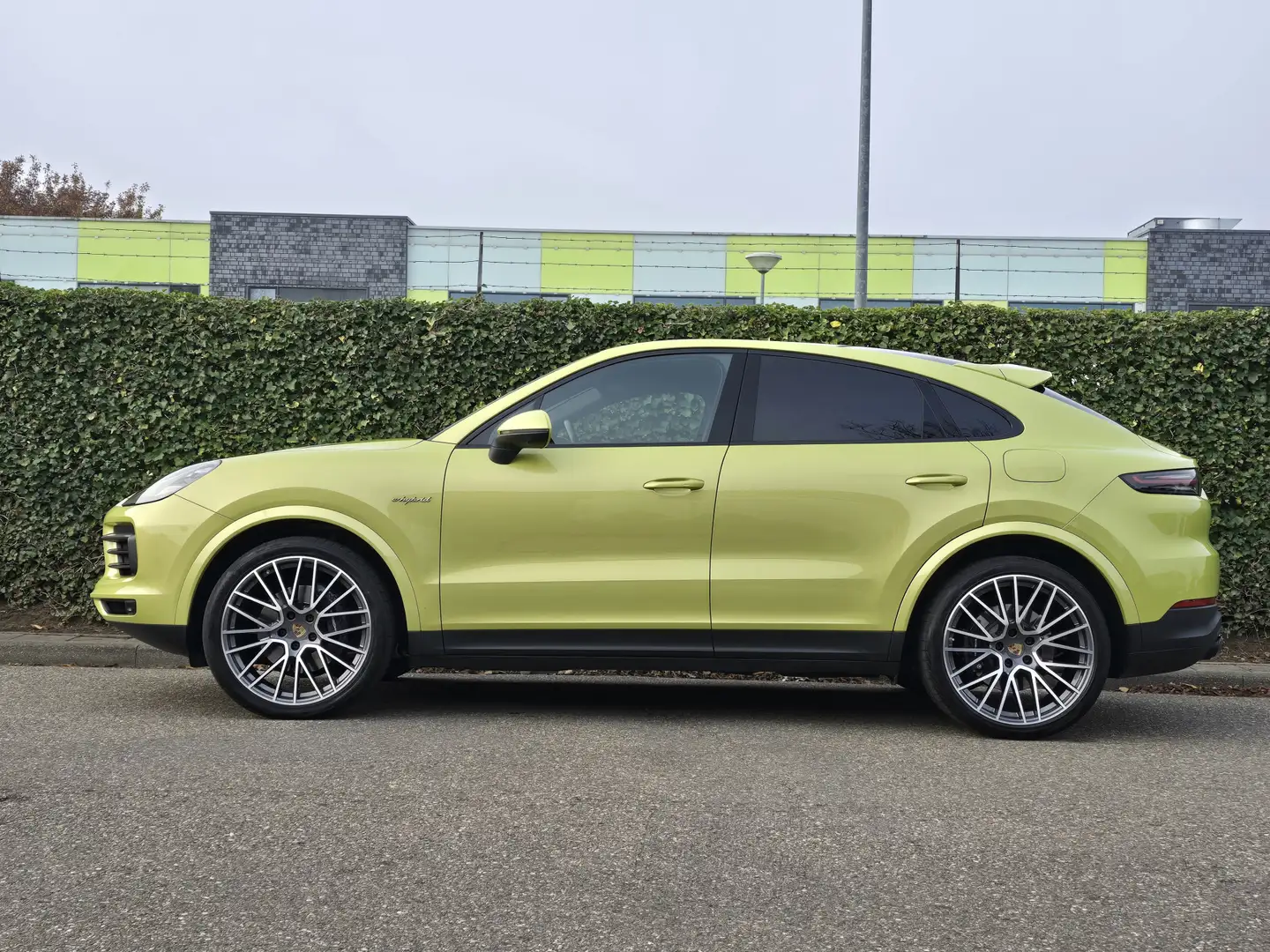 Porsche Cayenne Coupé 3.0 E-Hybrid 4WD 340 PK PANO SLECHTS 12.212 Groen - 2