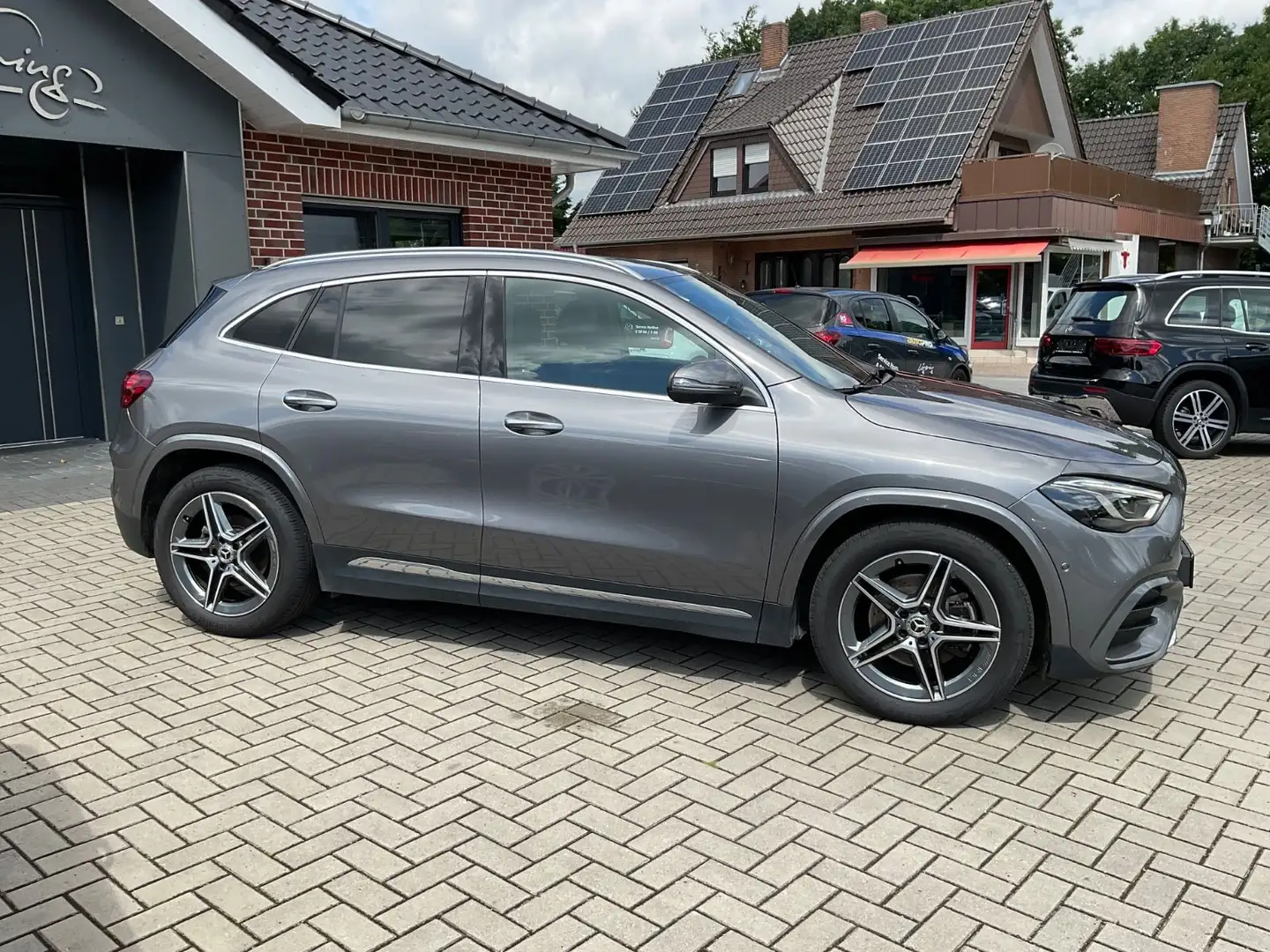 Mercedes-Benz GLA 200 d DCT,AMG,AHK,Kamera,Distronic,el.Heckkl Grau - 2