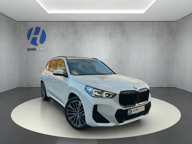 BMW X1 view 3
