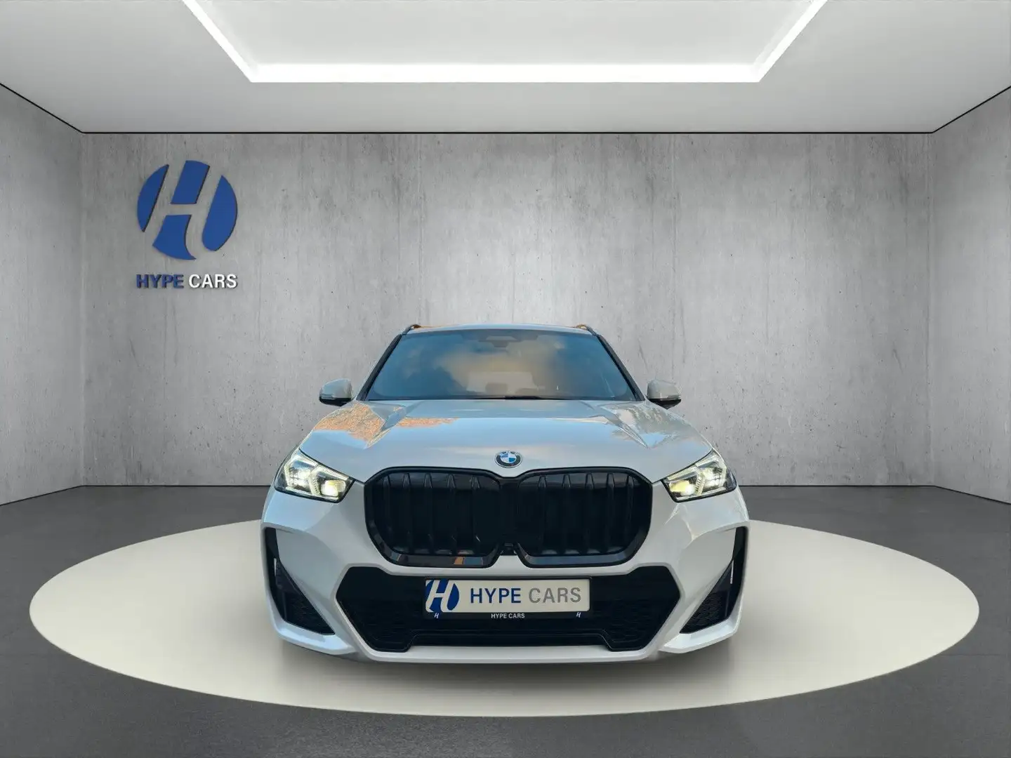 BMW X1 23 i xDrive M Sport LED Pano HUD 360°H/K ACC Weiß - 2