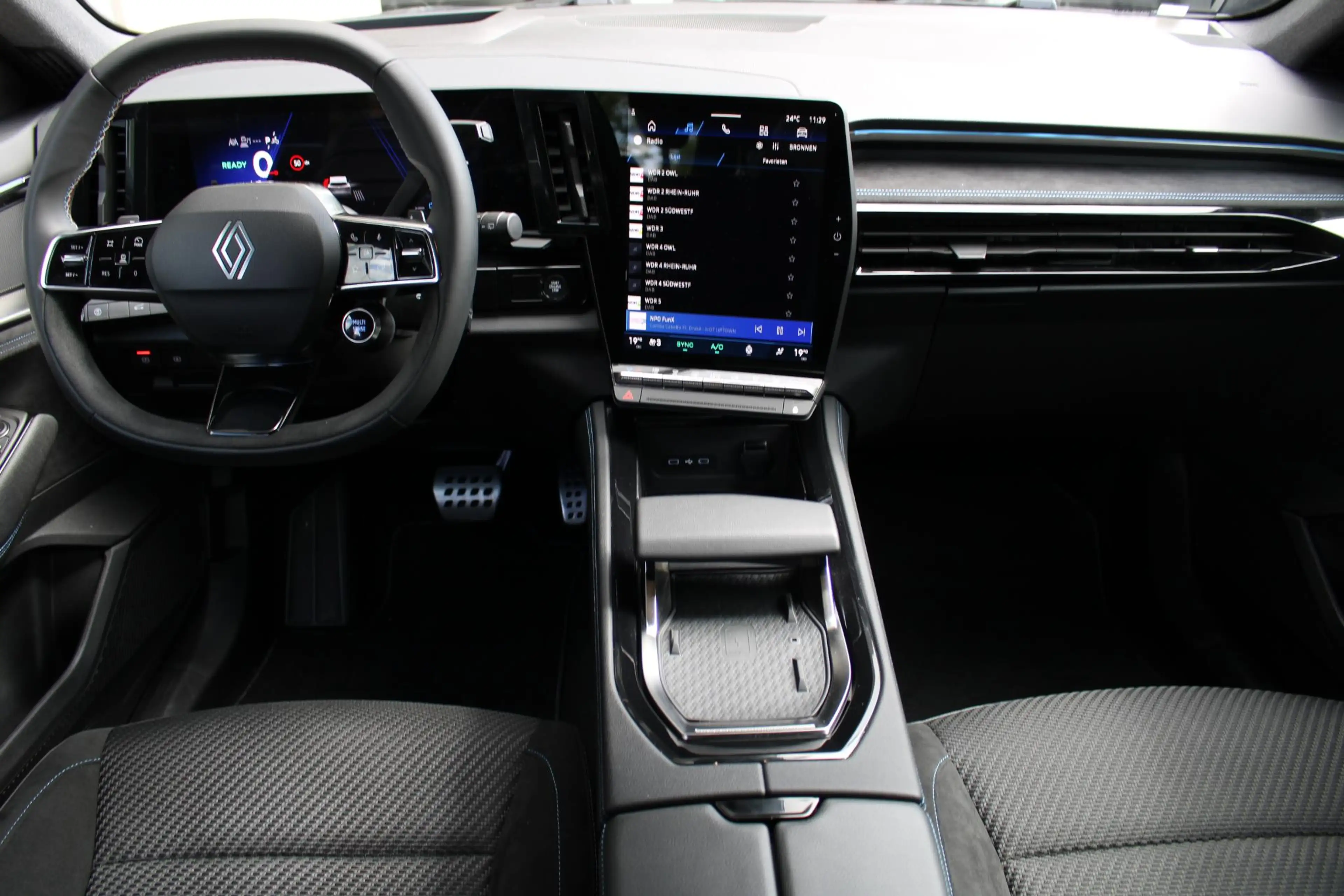 Renault Espace E-Tech full hybrid 200 esprit Alpine 7p. Automaat — photo 3