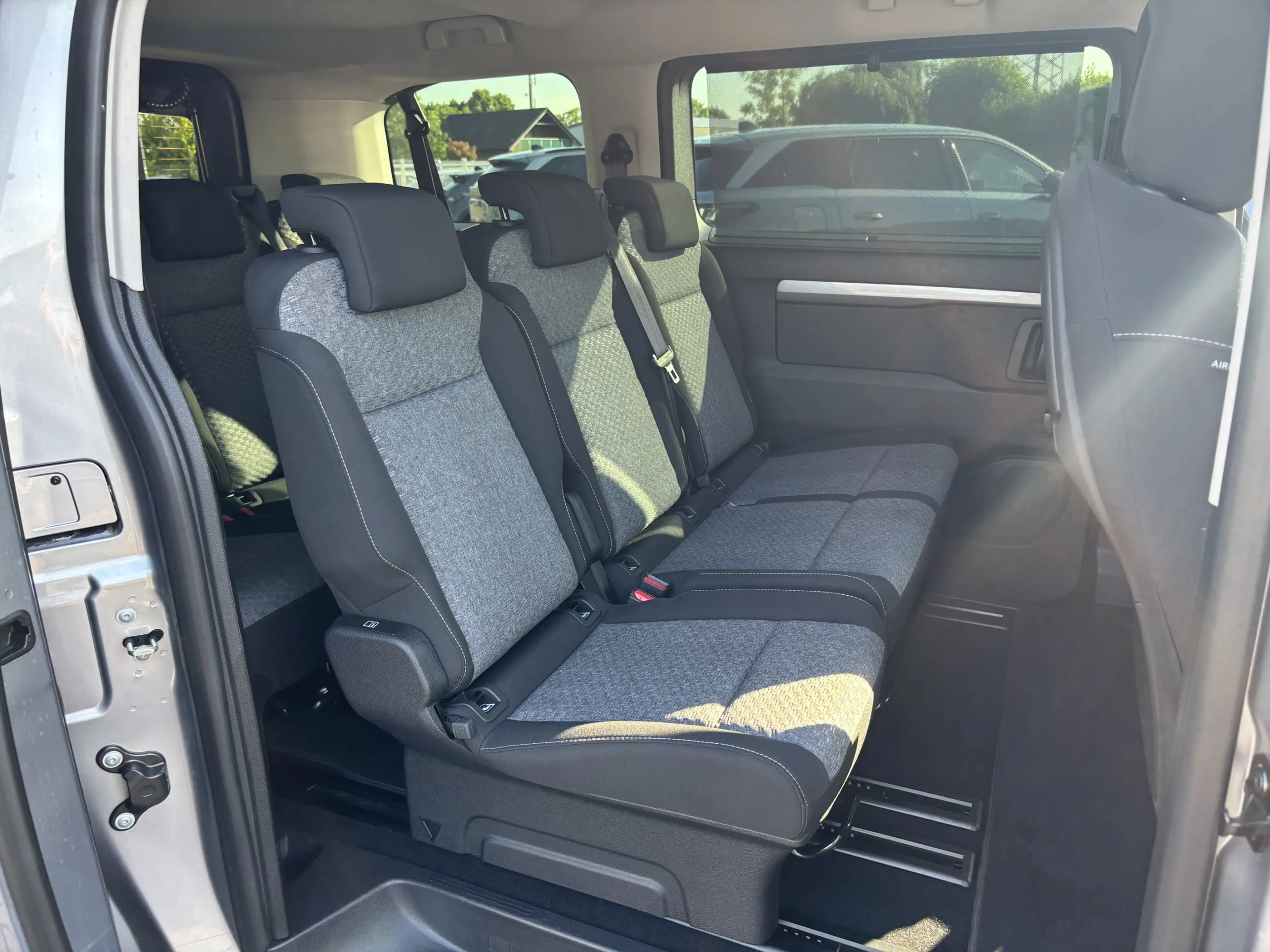 Peugeot Traveller L2 BlueHDI 180, ACC, el. Schiebetüren, AHK, uvm. — photo 15