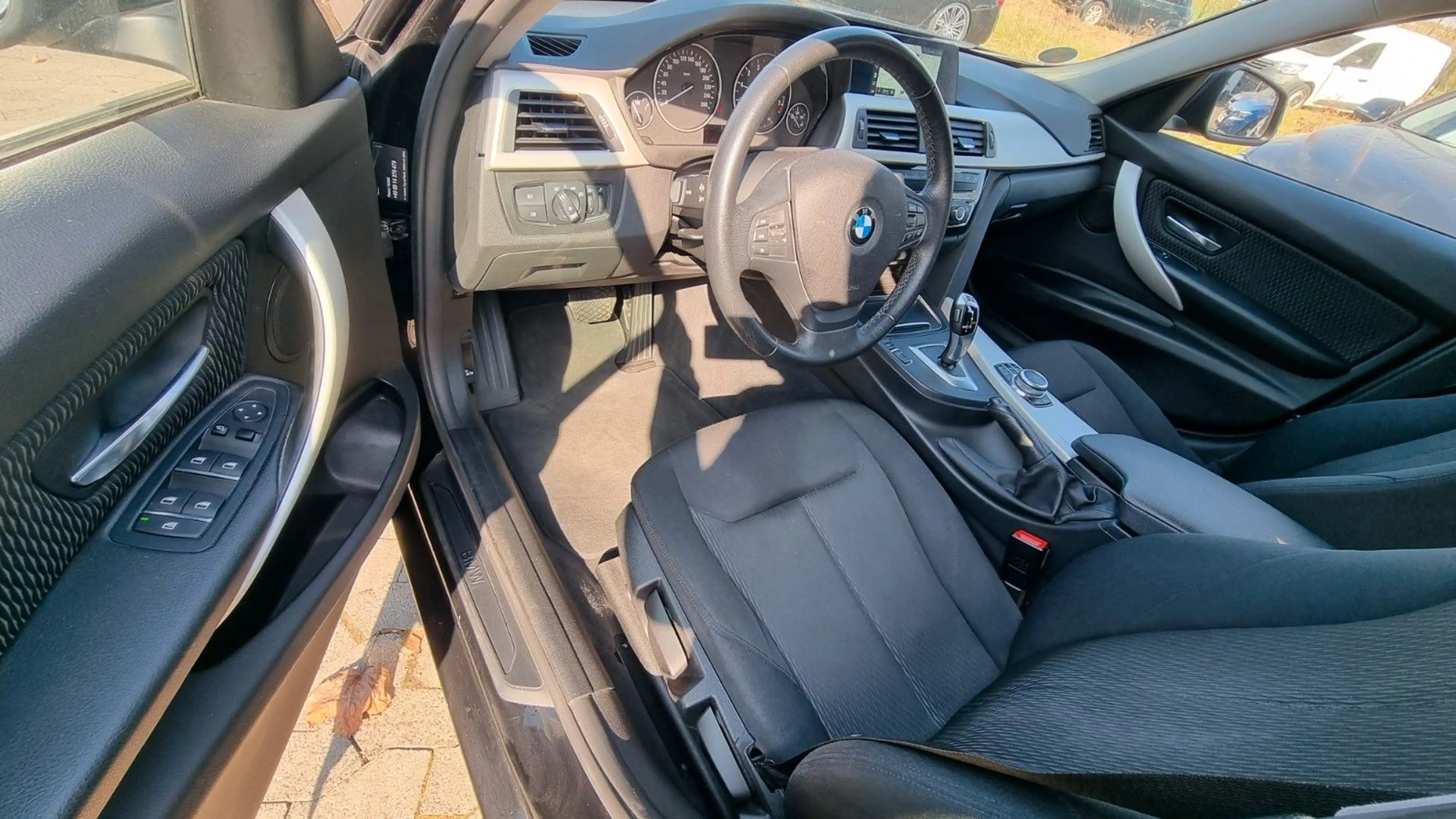 BMW 318 i Advantage Automatik Xenon 1.Hand — photo 12
