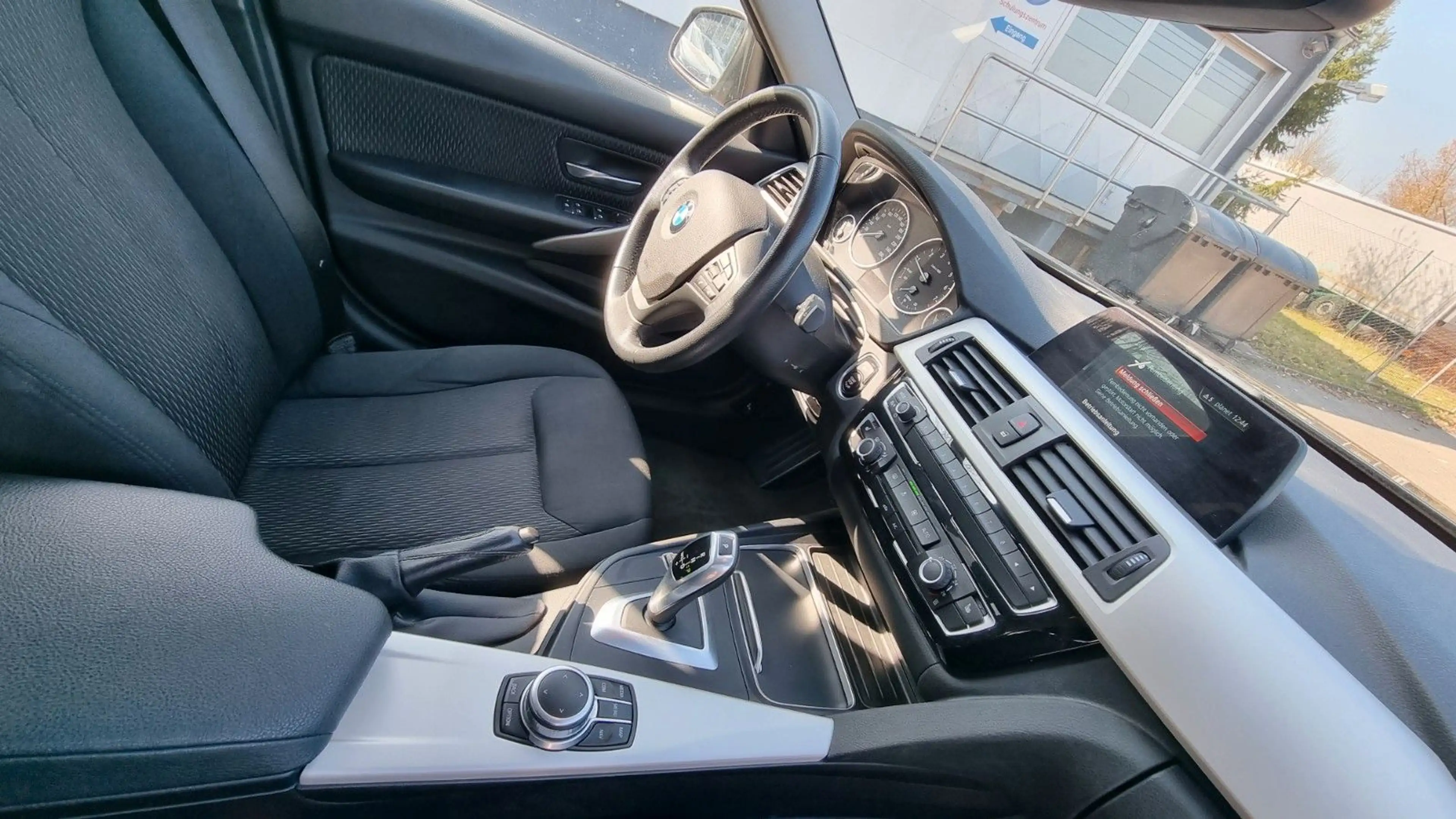 BMW 318 i Advantage Automatik Xenon 1.Hand — photo 13