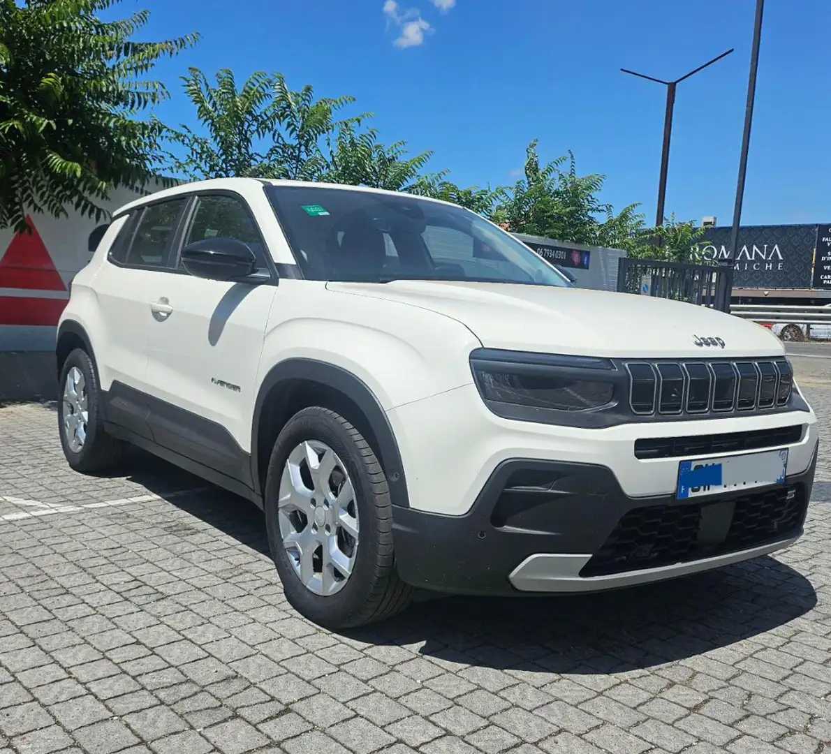 Jeep Avenger 1.2 Turbo 100 CV Altitude Blanc - 1