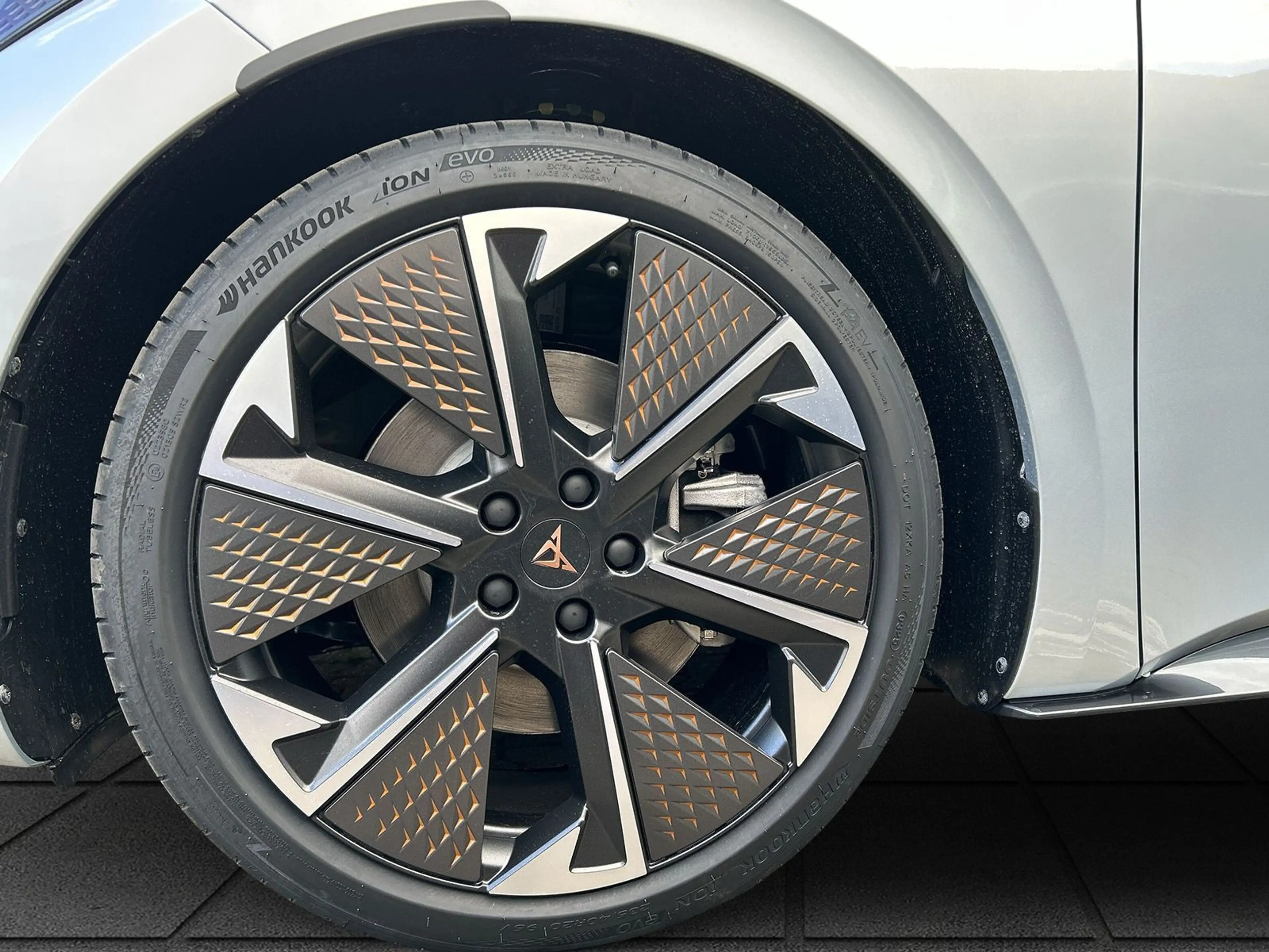 CUPRA Born VZ 79 kWh Wärmepumpe Navi Pilot M Tech L — photo 3