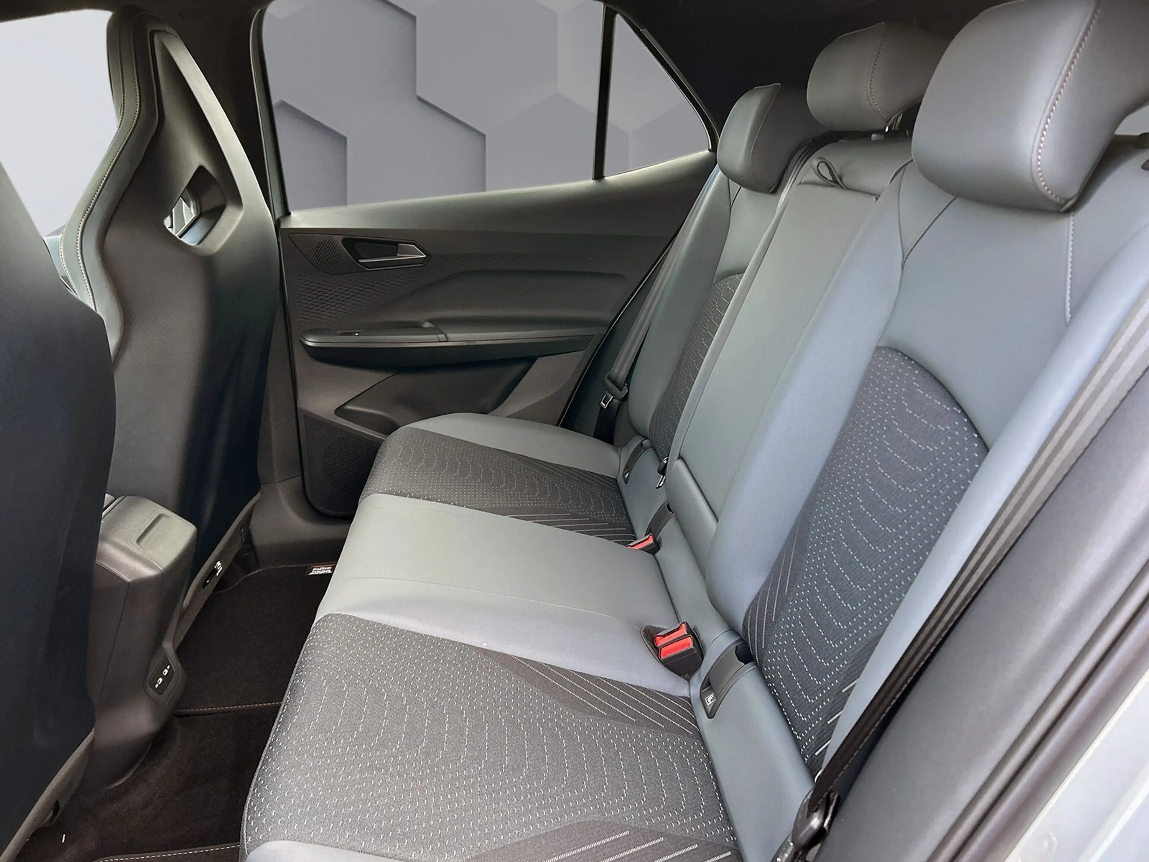 CUPRA Born VZ 79 kWh Wärmepumpe Navi Pilot M Tech L — photo 5