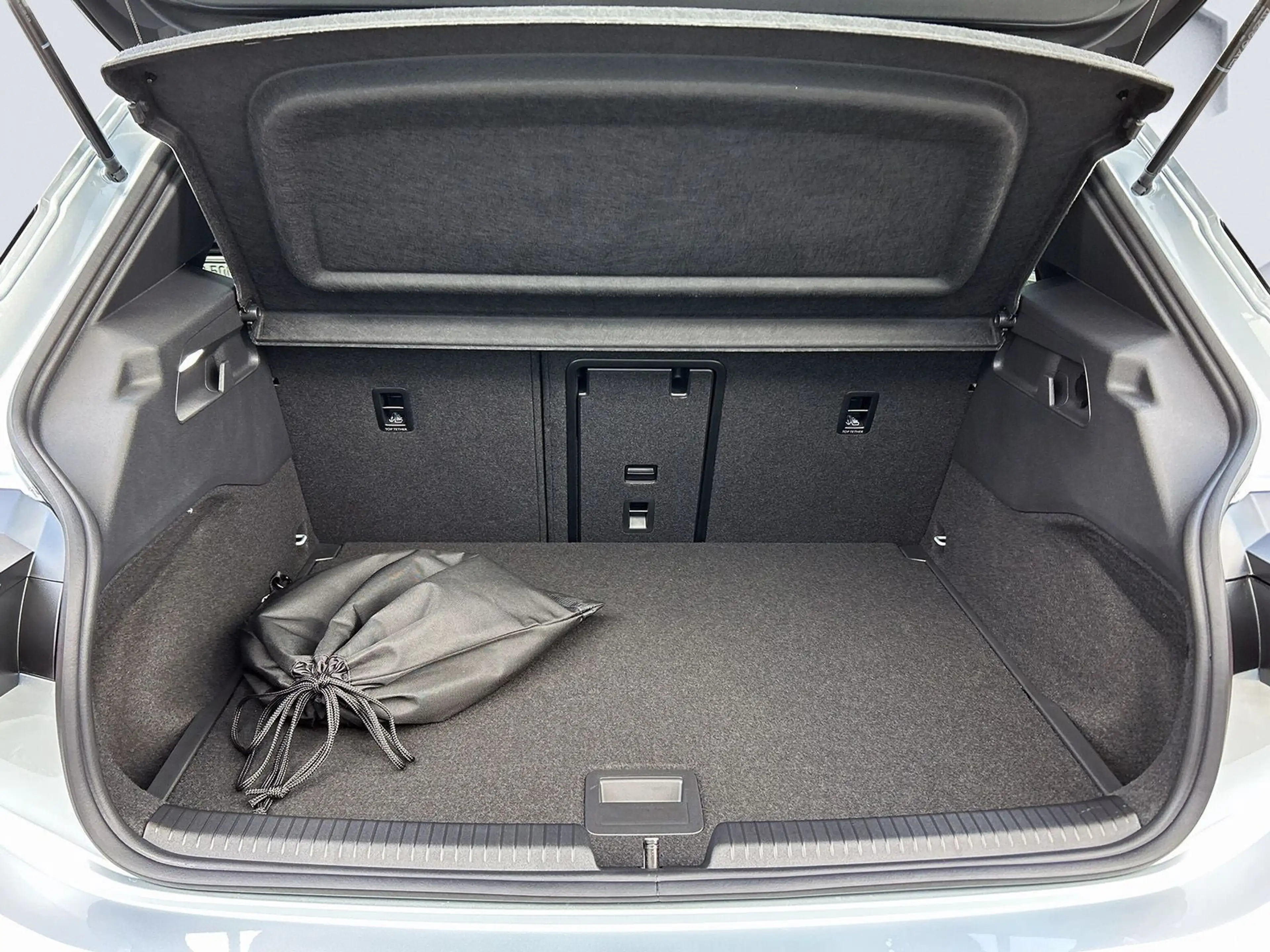 CUPRA Born VZ 79 kWh Wärmepumpe Navi Pilot M Tech L — photo 4