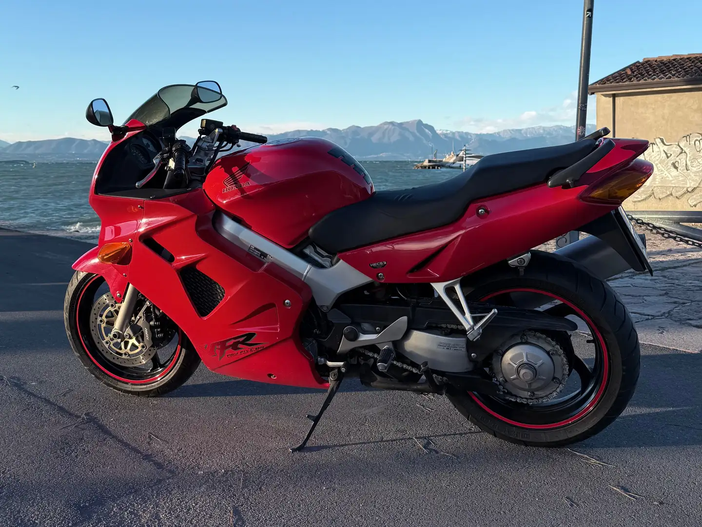 Honda VFR 800 Piros - 1