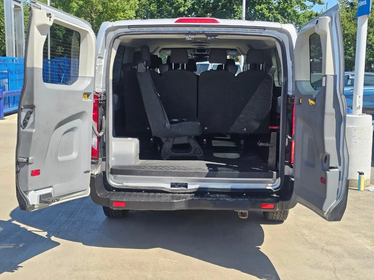 Ford Transit Passenger Wagon снимка Ford Transit Passenger Wagon