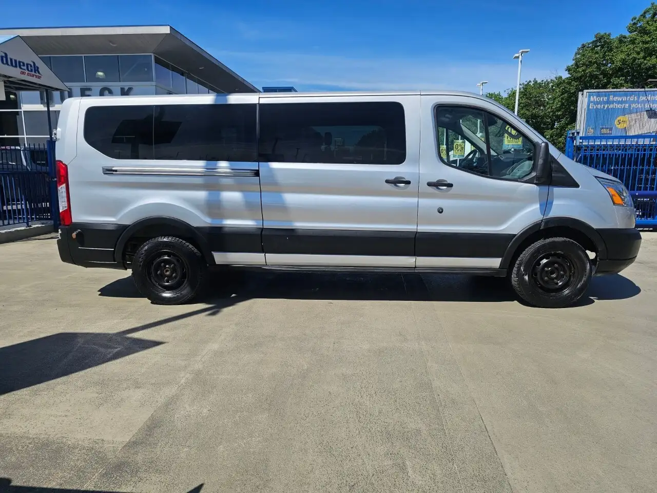 Ford Transit Passenger Wagon снимка Ford Transit Passenger Wagon