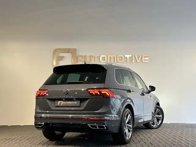 Volkswagen Tiguan view 4