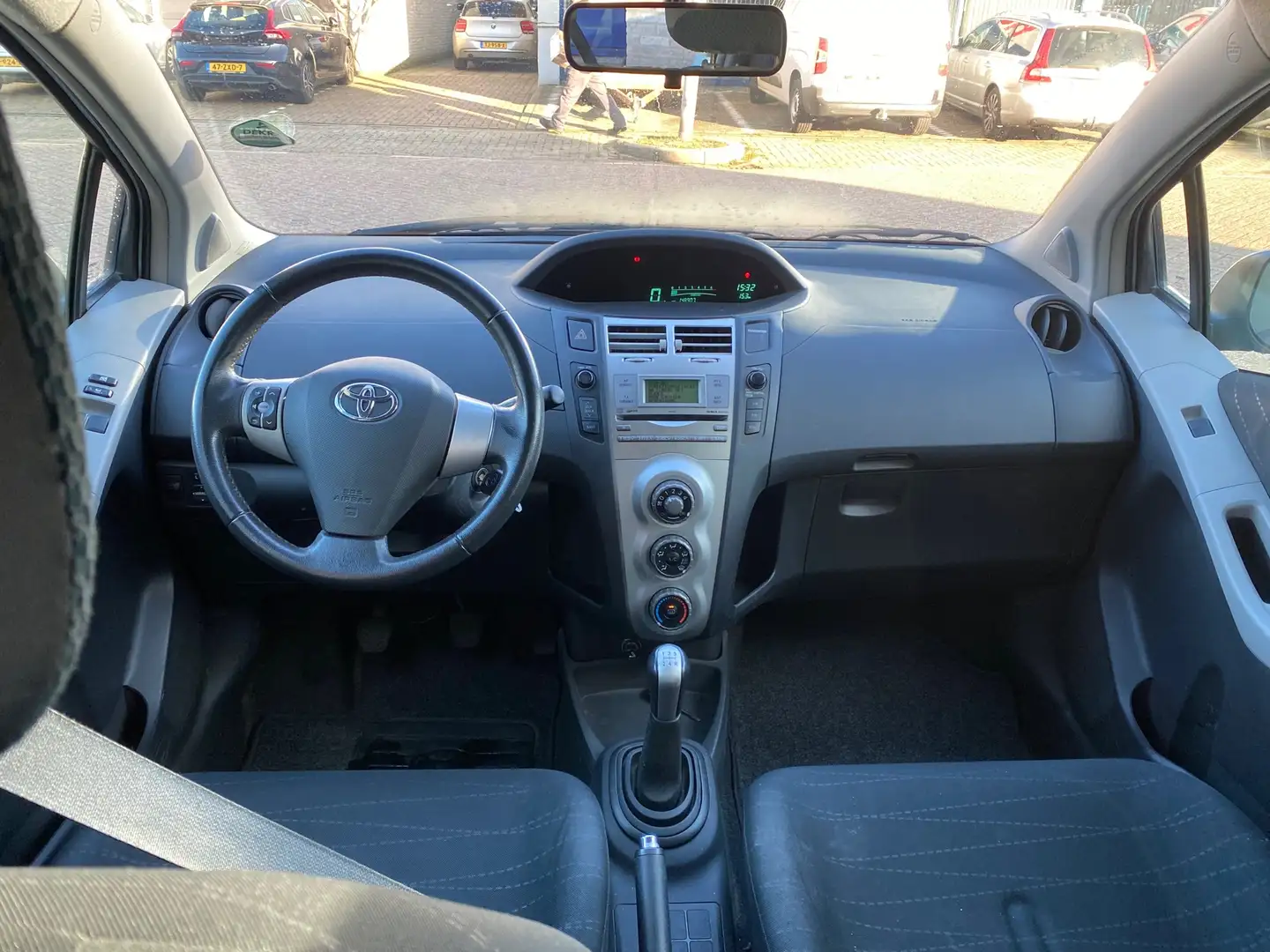 Toyota Yaris 1.3 VVTi Sol/5drs/nap/2e EIG/ dealeronderhouden/ 1 Grau - 2