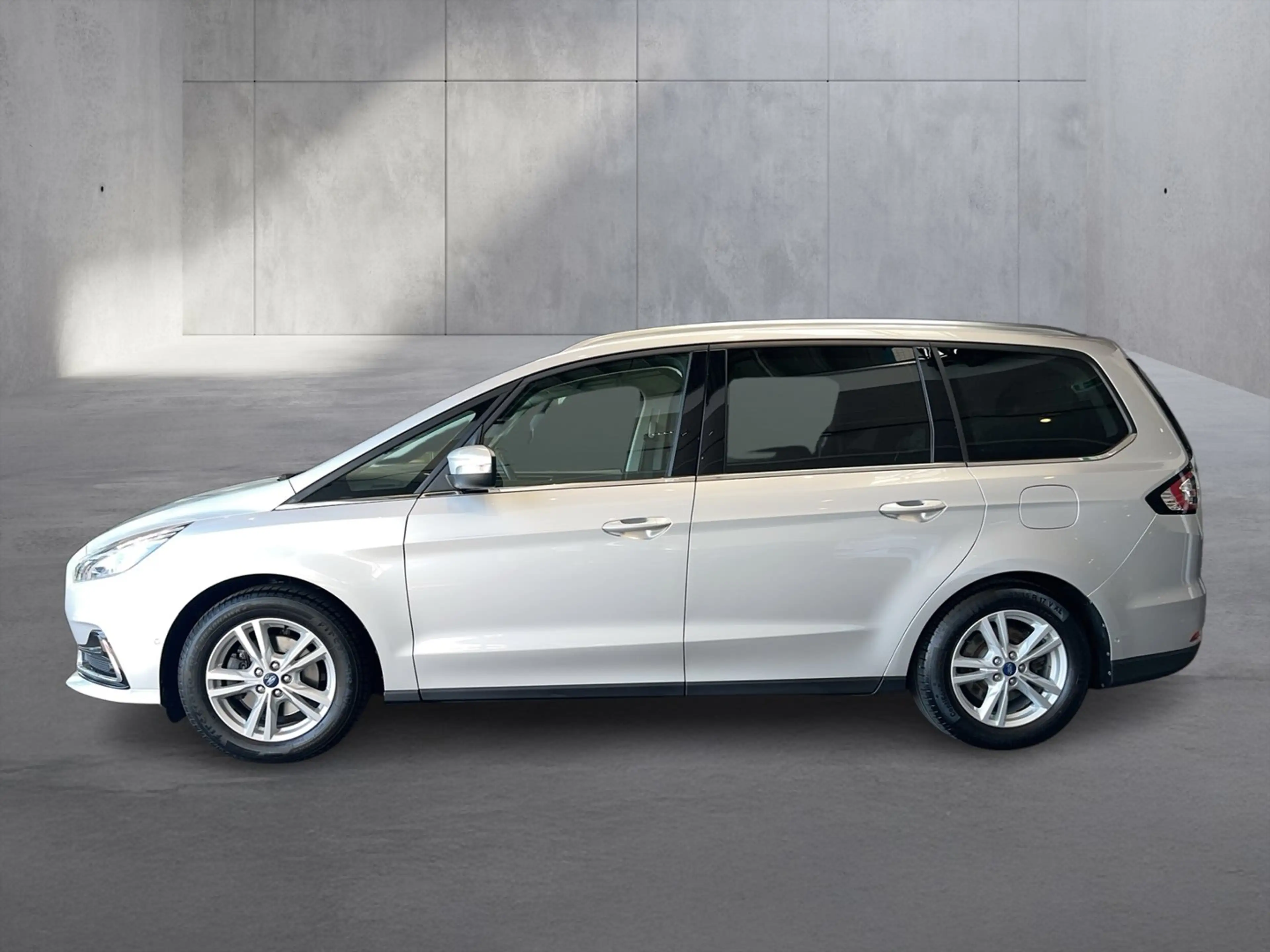 Ford Galaxy 2,0 EcoBlue Titanium Aut. — photo 2