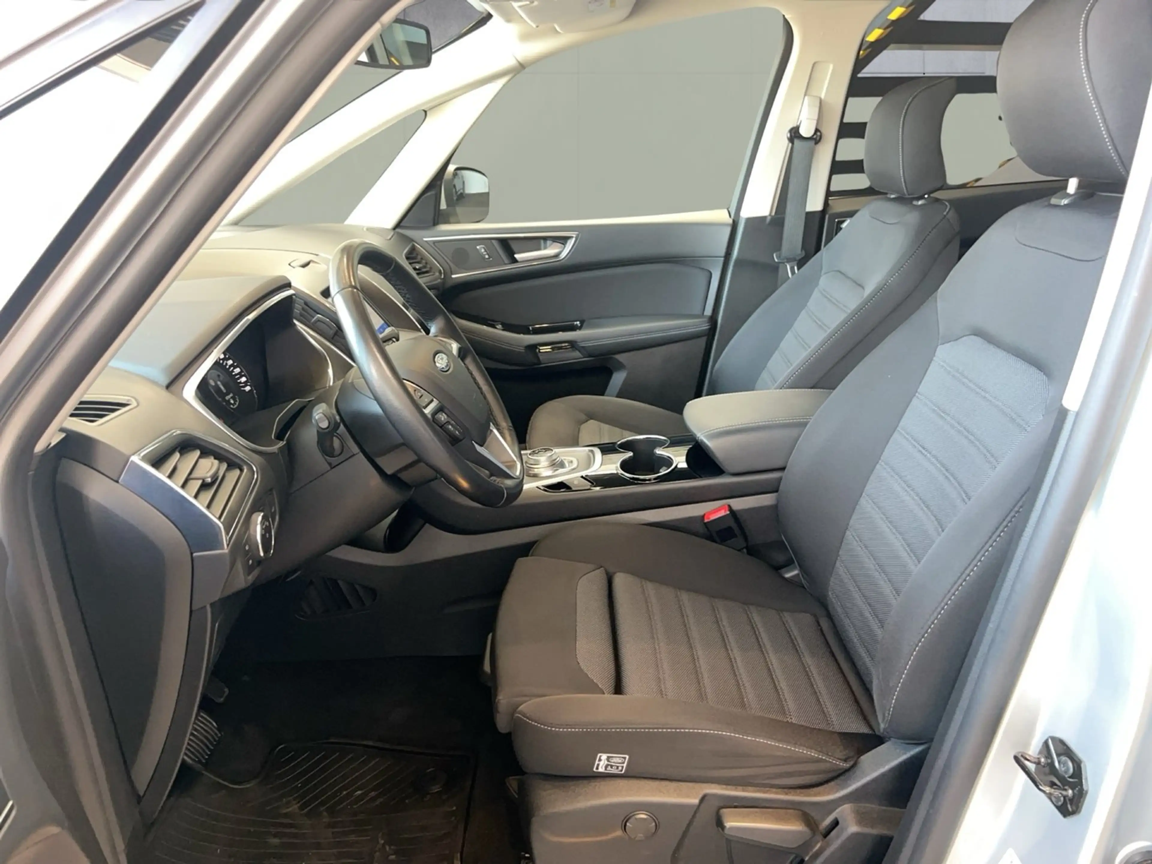 Ford Galaxy 2,0 EcoBlue Titanium Aut. — photo 9