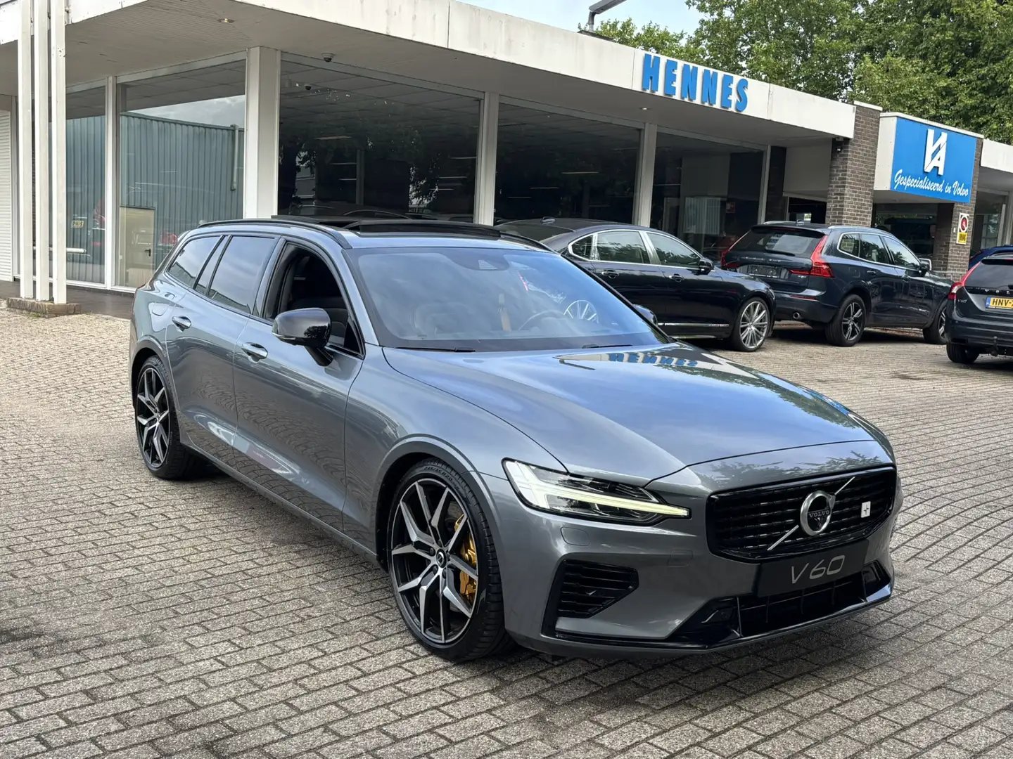 Volvo V60 T8 AWD Polestar Engineered B&W AutoPilot Keyless H Grau - 1