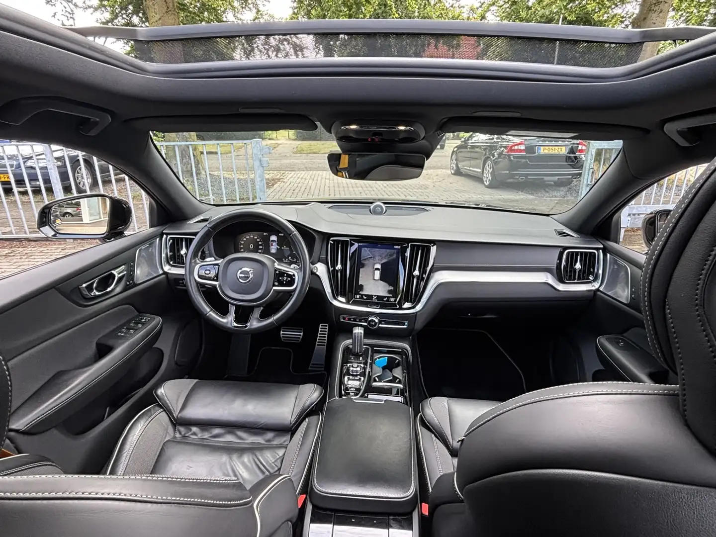 Volvo V60 T8 AWD Polestar Engineered B&W AutoPilot Keyless H Grau - 2