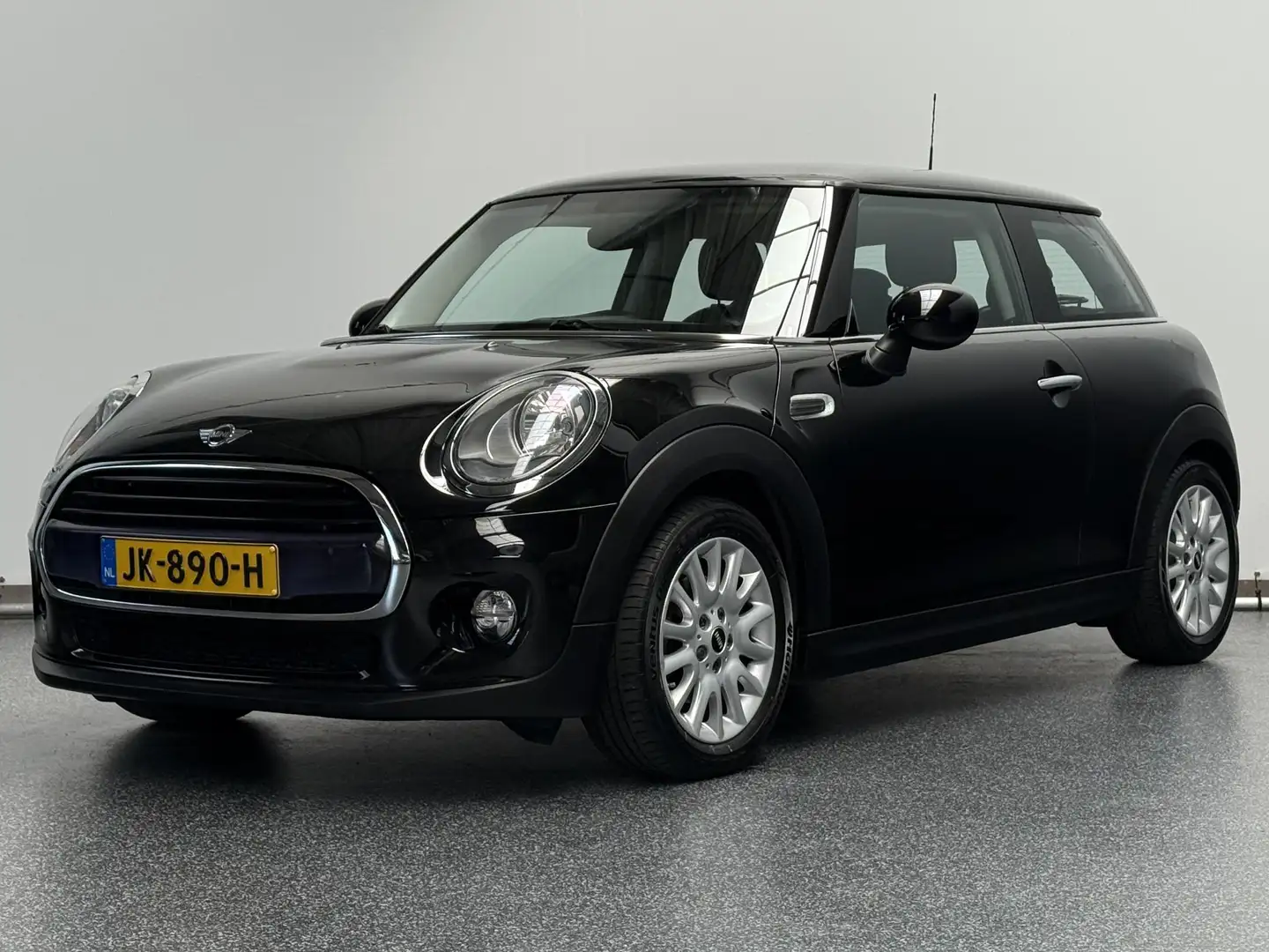 MINI Cooper Mini 1.5 Business | Airco | Navigatie | NL Auto Zwart - 1