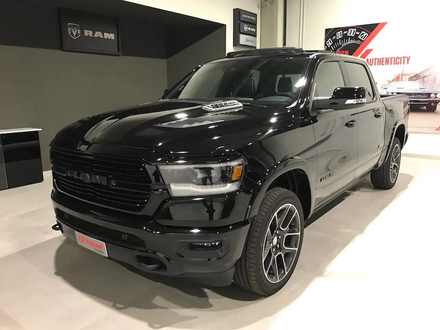 RAM 1500 LARAMIE NIGHT BLACK FULL OPT / GPL Černá - 1