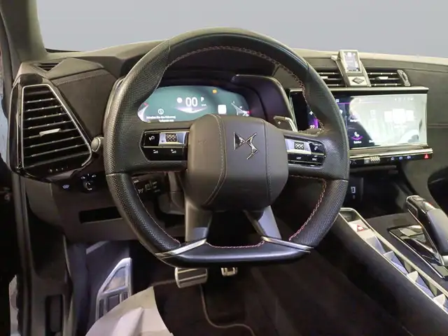 DS Automobiles DS 7 view 13