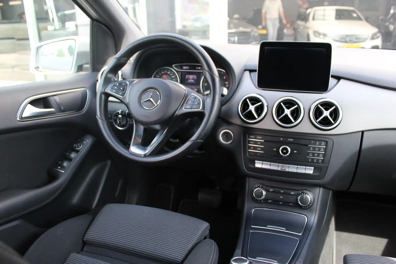 Mercedes-Benz B 180 d Lease Edition Plus | Trekhaak | Cruise | Automaa Szary - 2