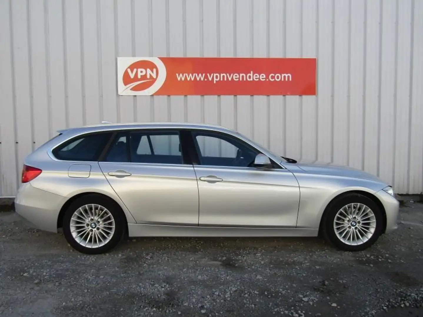 BMW 320 320dA xDrive 184ch Luxury Gris - 2