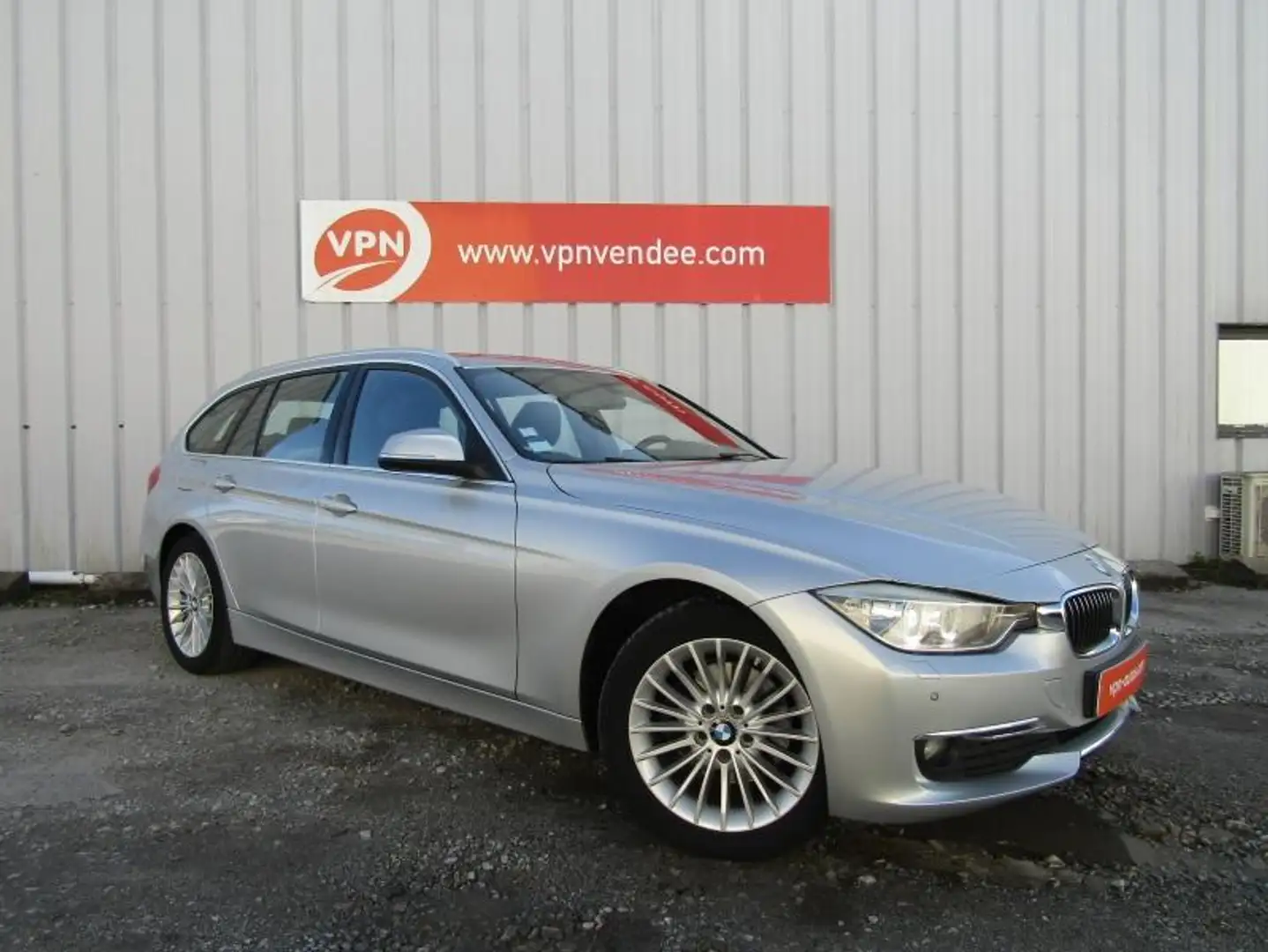BMW 320 320dA xDrive 184ch Luxury Gris - 1
