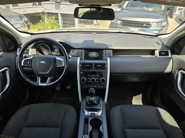 Land Rover Discovery Sport view 9