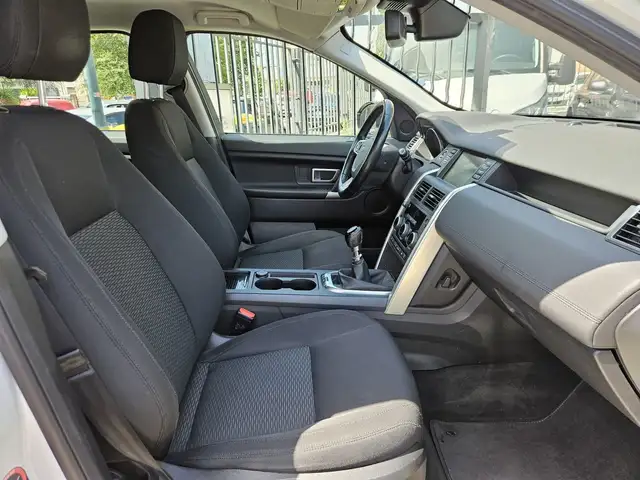 Land Rover Discovery Sport view 11
