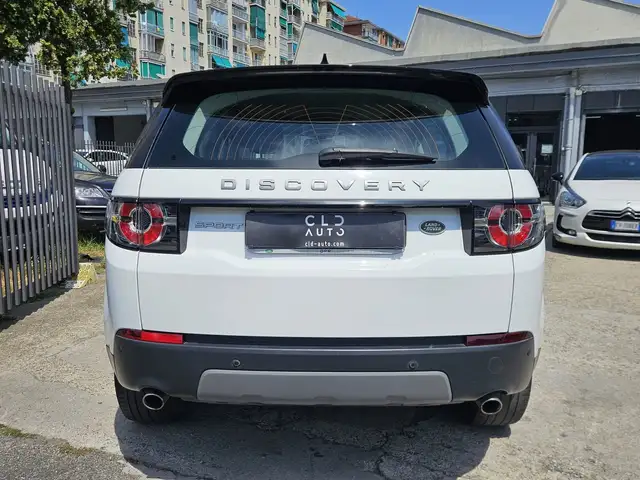 Land Rover Discovery Sport view 5
