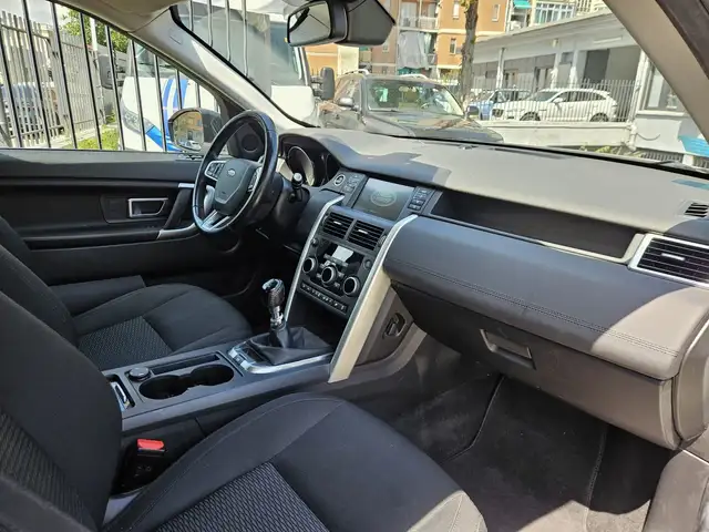 Land Rover Discovery Sport view 10