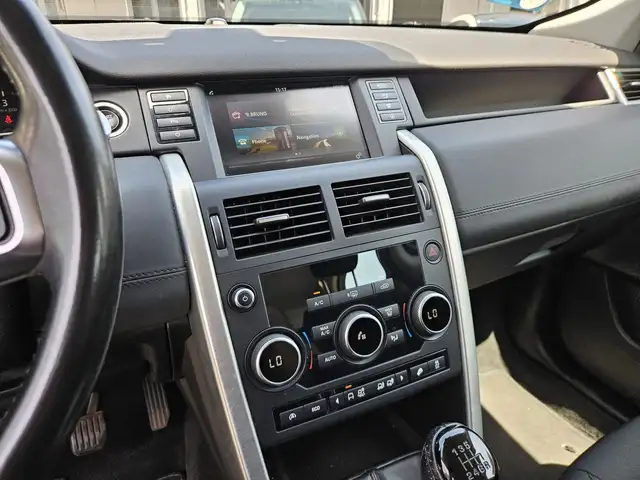 Land Rover Discovery Sport view 13
