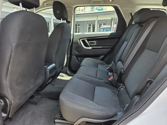 Land Rover Discovery Sport view 12