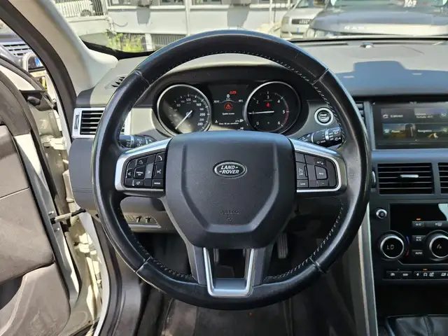 Land Rover Discovery Sport view 14