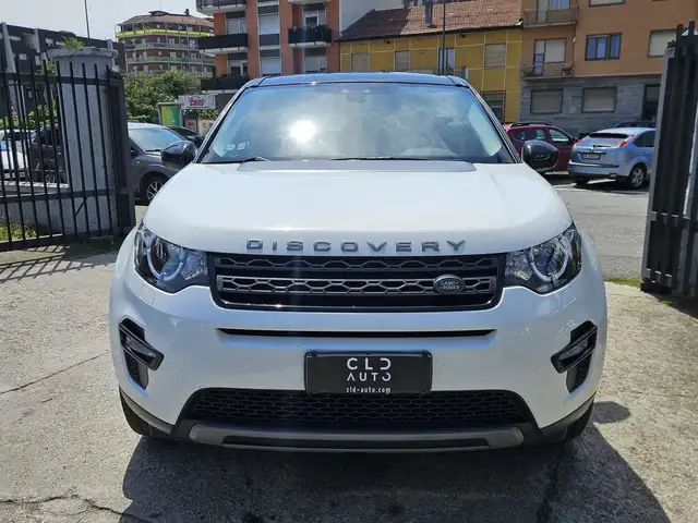 Land Rover Discovery Sport view 2
