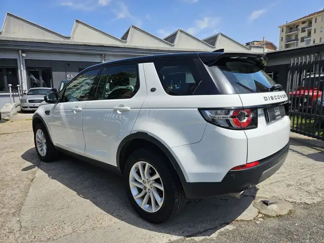 Land Rover Discovery Sport view 6
