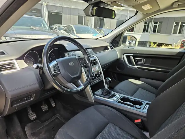 Land Rover Discovery Sport view 7