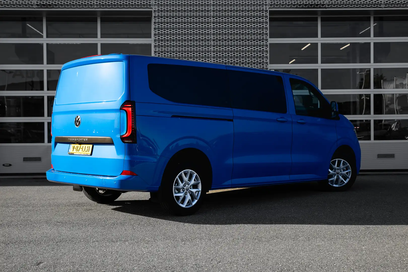 Volkswagen Transporter Bulli | Achterklep | 150pk Aut. | IQ.LIGHT | Autom Blauw - 2